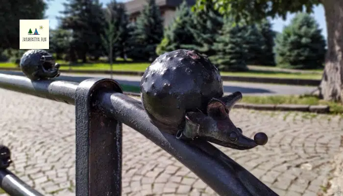 mini skulpturi uzhgoroda ezhiki 1